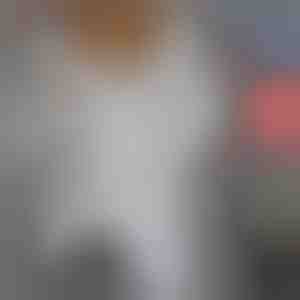 Kanten V-hals Geborduurd Korte Mouw T-shirt | LACEVEE